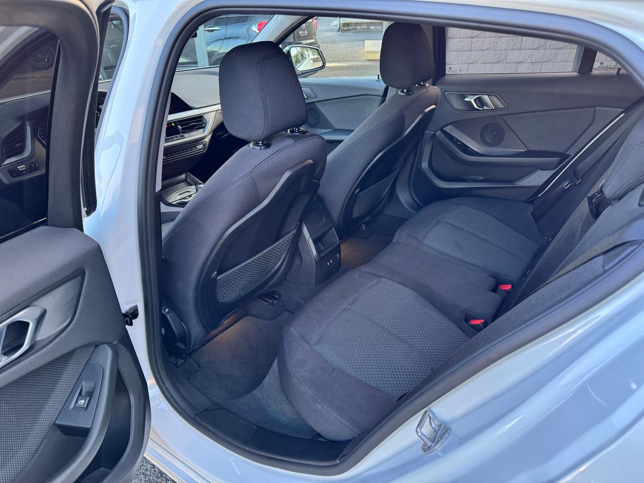 Bmw 118 118d 5p. Business Advantage