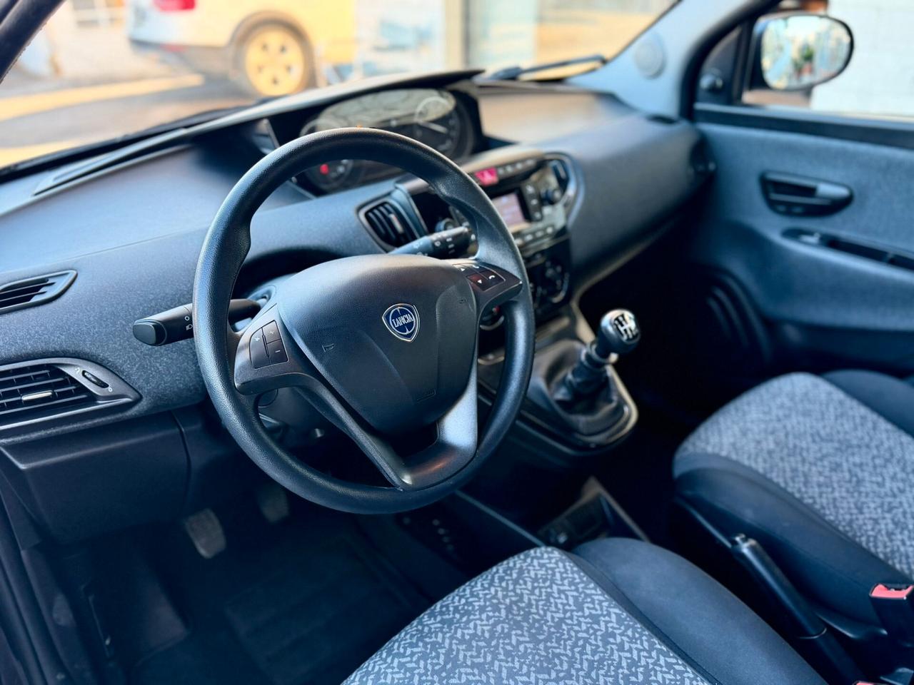 Lancia Ypsilon 1.0 FireFly 5 porte S&S Hybrid Silver