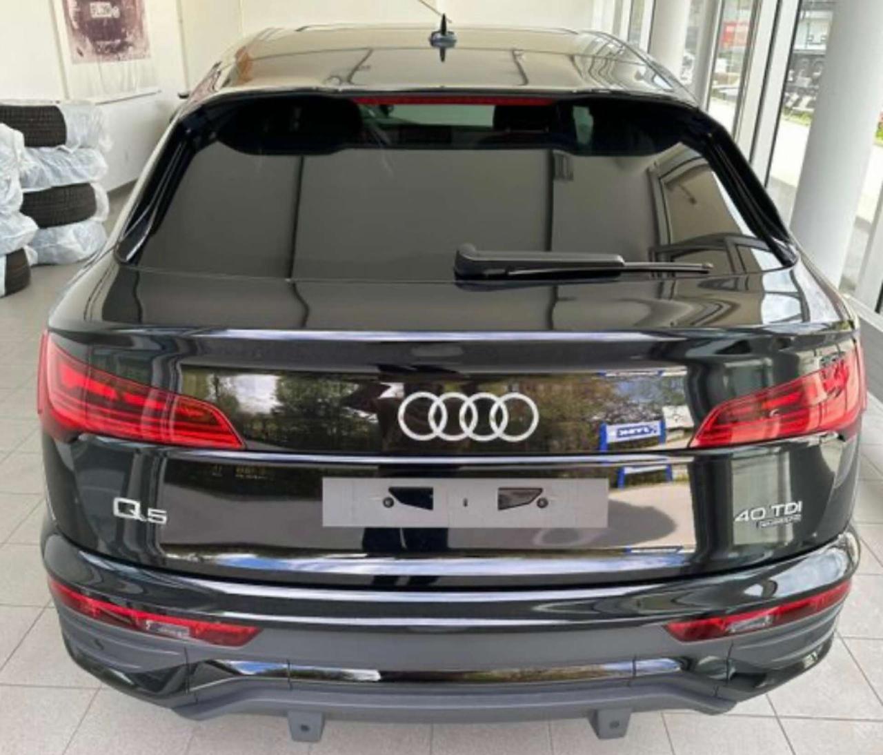 Audi Q5 Sportback 40 2.0 tdi mhev 12V S line Plus in sede