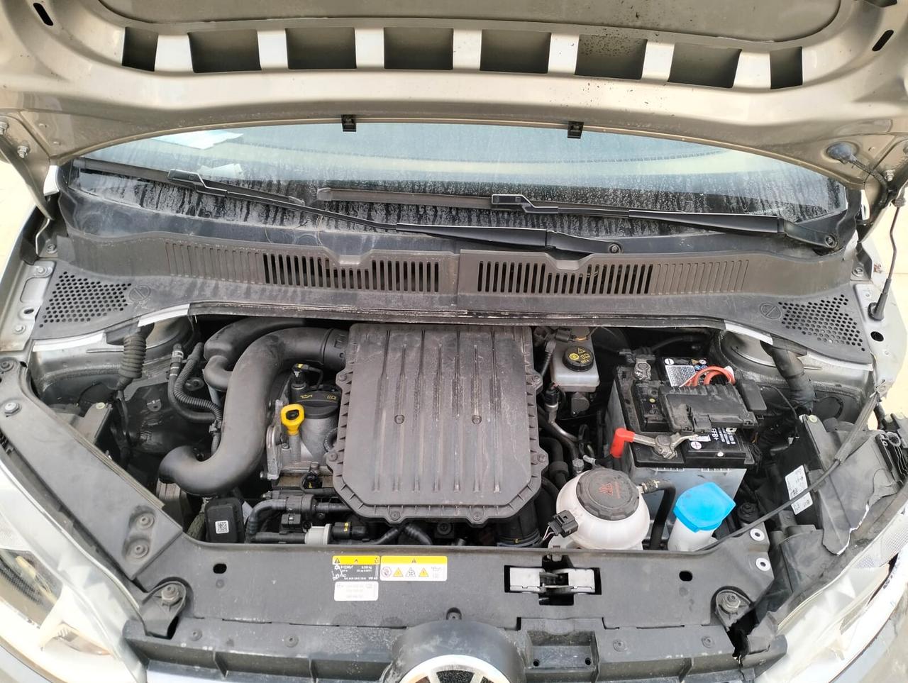 Volkswagen up! 1.0 5p. - SINISTRATA