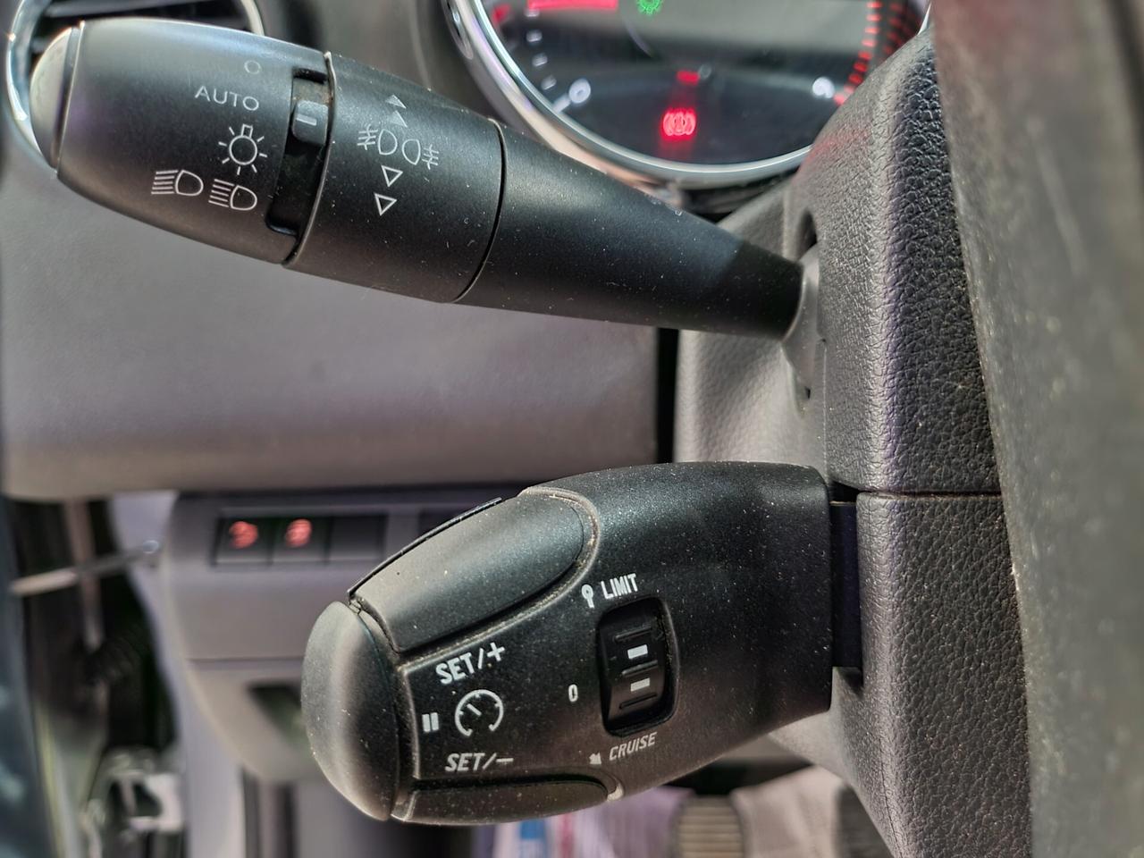 Peugeot 5008 1.6 hdi 115cv Active 2015