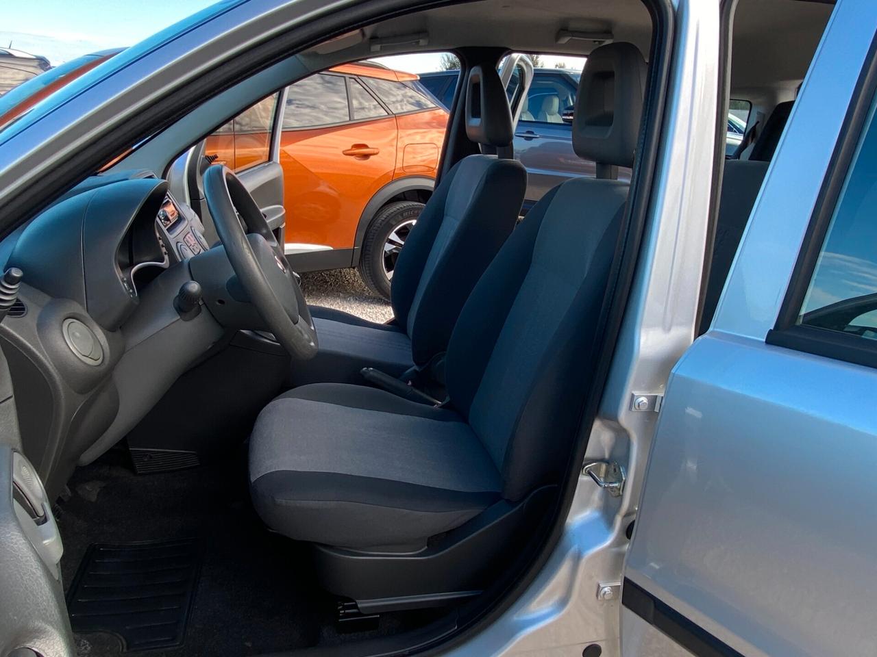 Fiat Panda 1.2 Lounge NEOPATENTATI E UNICO PROPRIETARIO