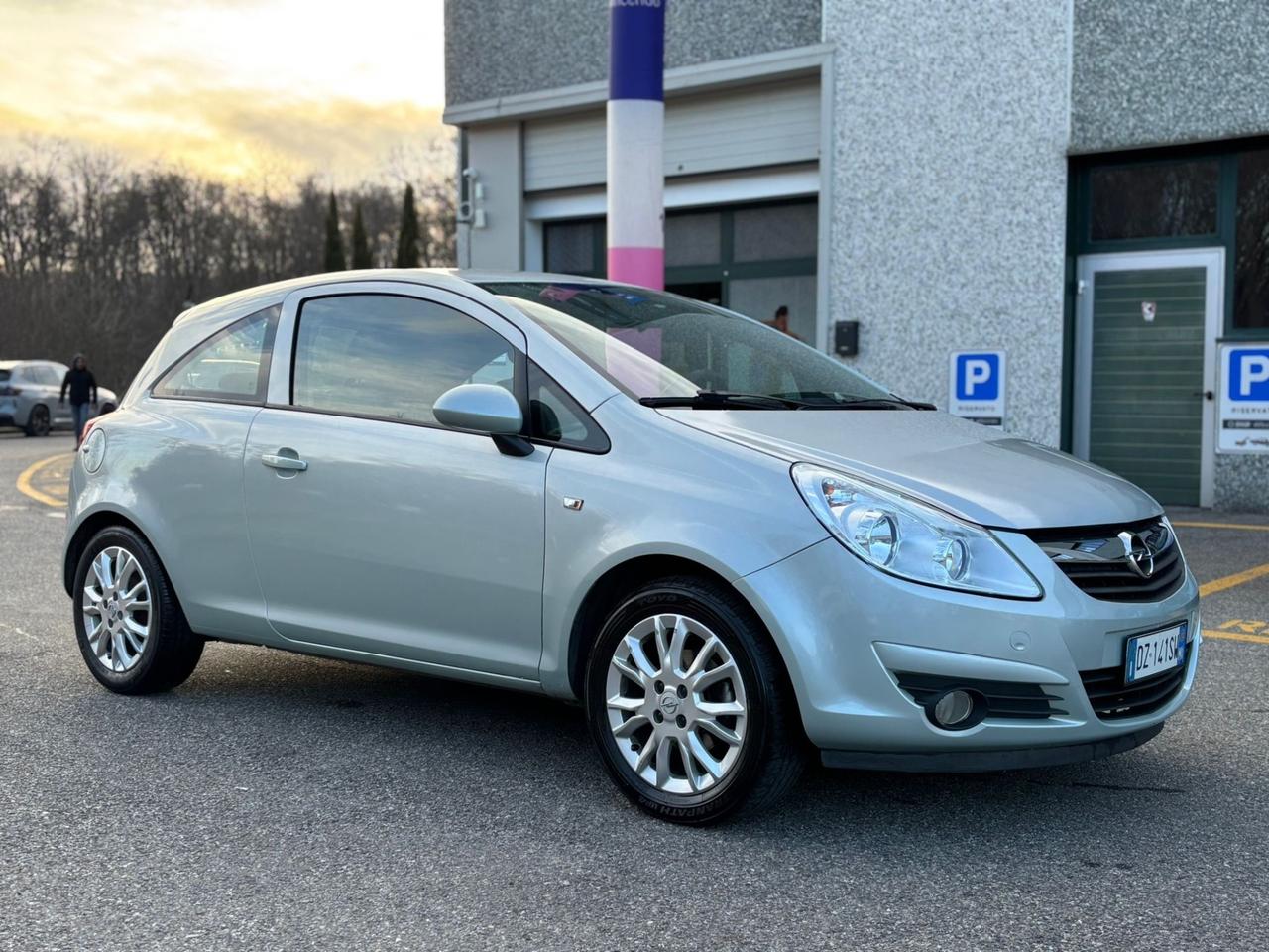 Opel Corsa 1.2 80CV 3 porte GPL-TECH Club