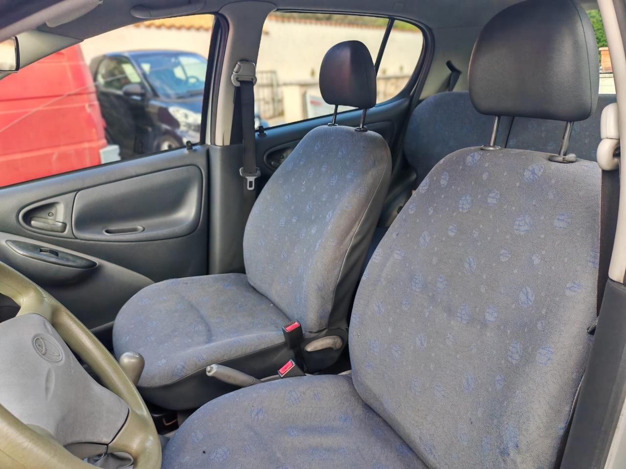 Toyota Yaris 1.0i 16V cat 3 porte '03