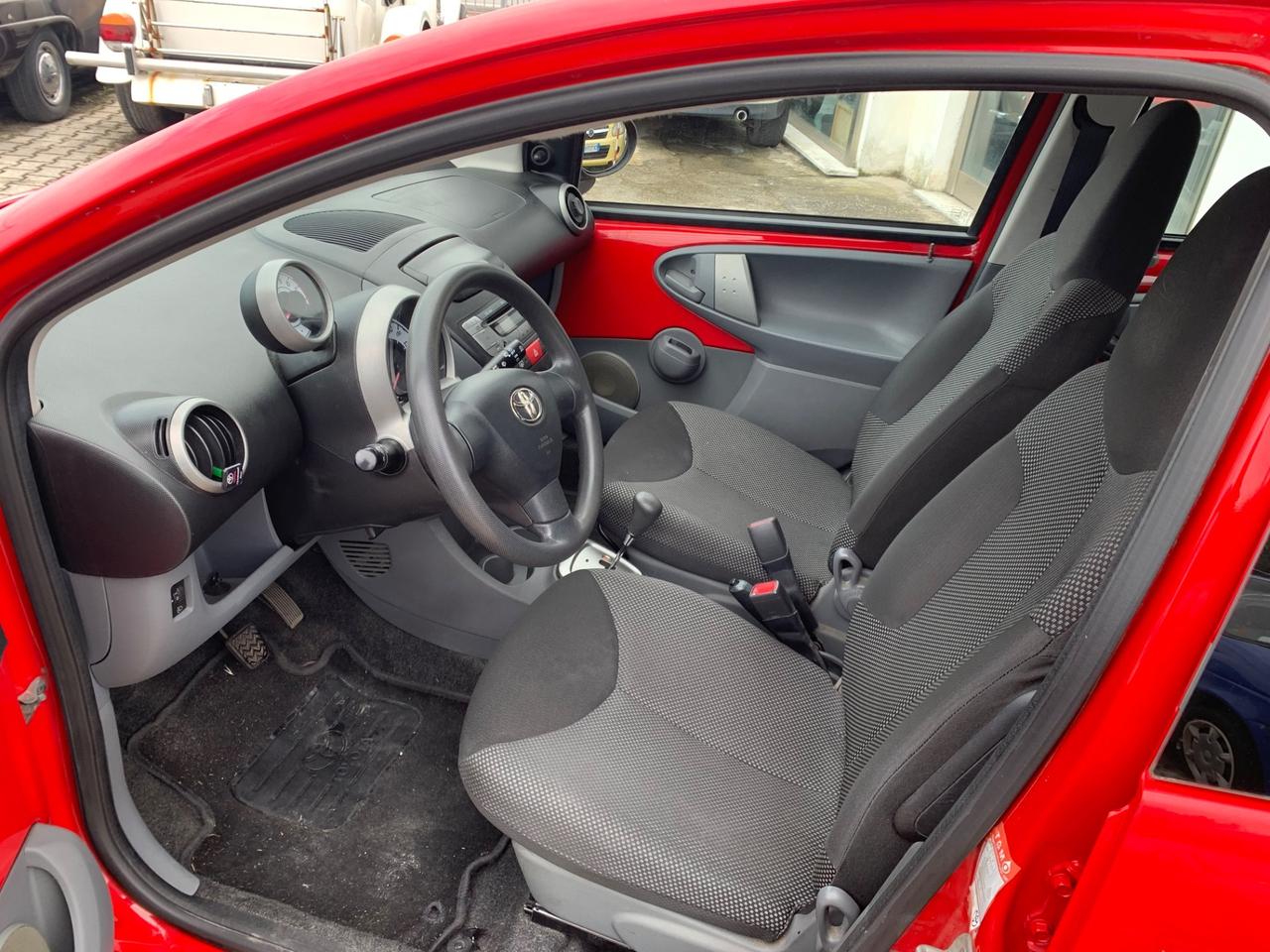 Toyota Aygo 1.0 12V VVT-i 5 porte Sol Connect MMT Deep Ocean