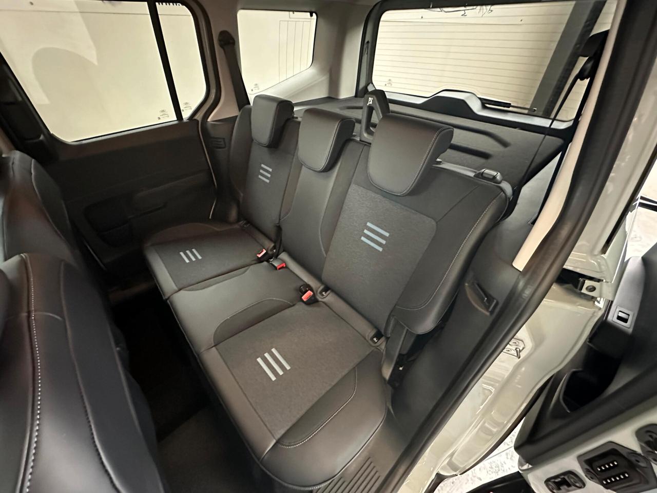 Ford Tourneo Courier 1.0 EcoBoost Active