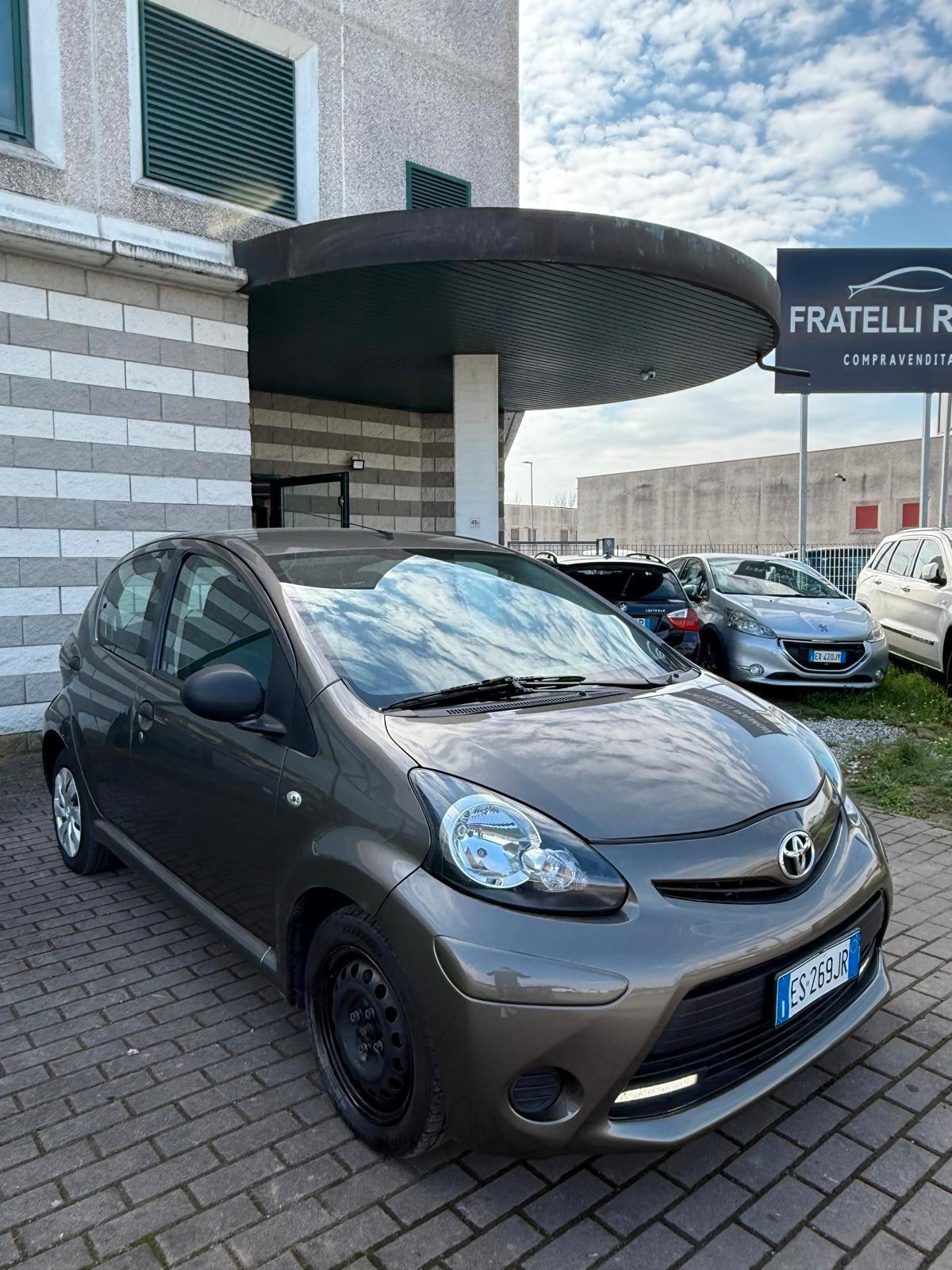 Toyota Aygo 1.0 12V VVT-i 5 porte Active Connect