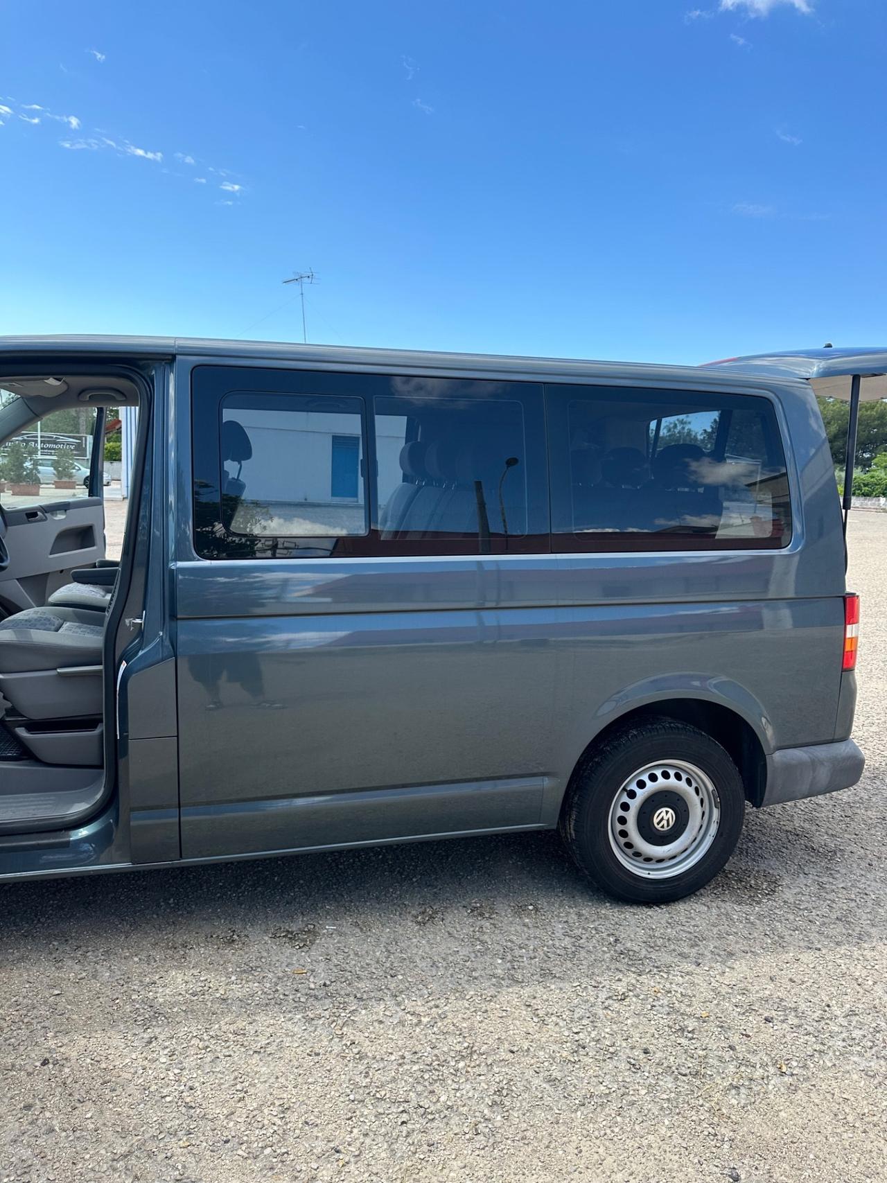 Volkswagen T5 Caravelle 2.5 TDI 8 posti