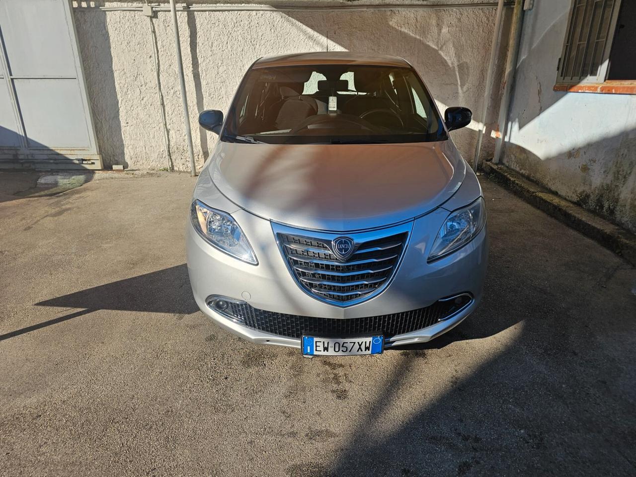 Lancia Ypsilon 0.9 TwinAir 85 CV 5 porte Metano Ecochic Gold