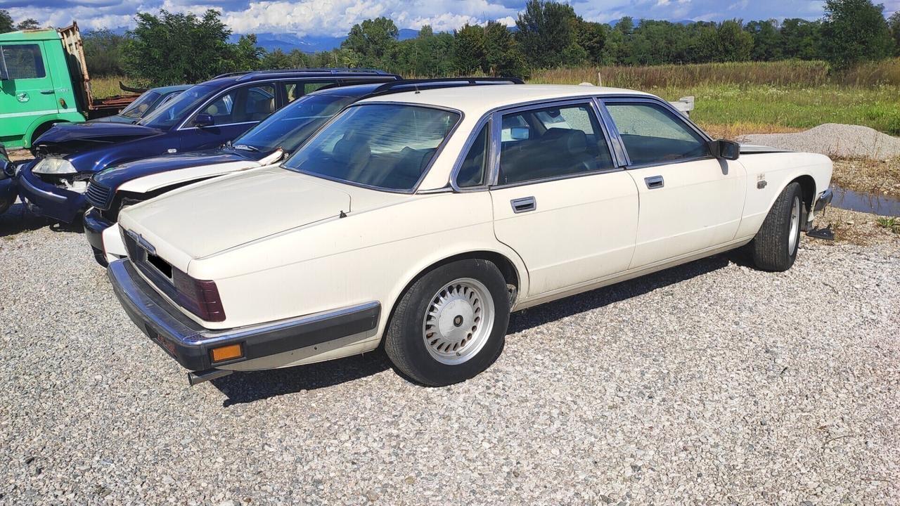 2 Jaguar d'Epoca XJ Sovereign 3.6 Euro 2.500,00