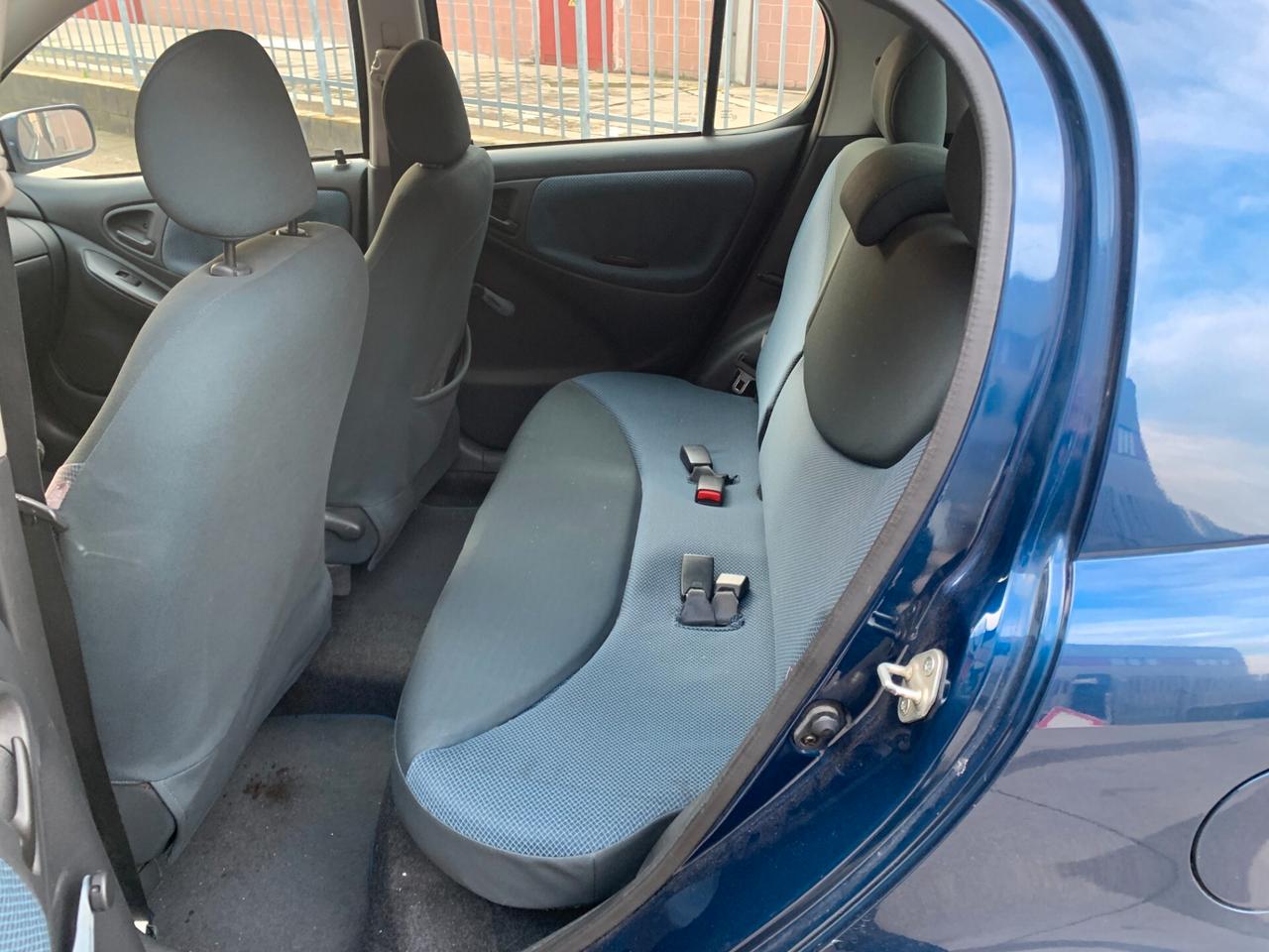 Toyota Yaris 1.0i 16V cat 5 porte