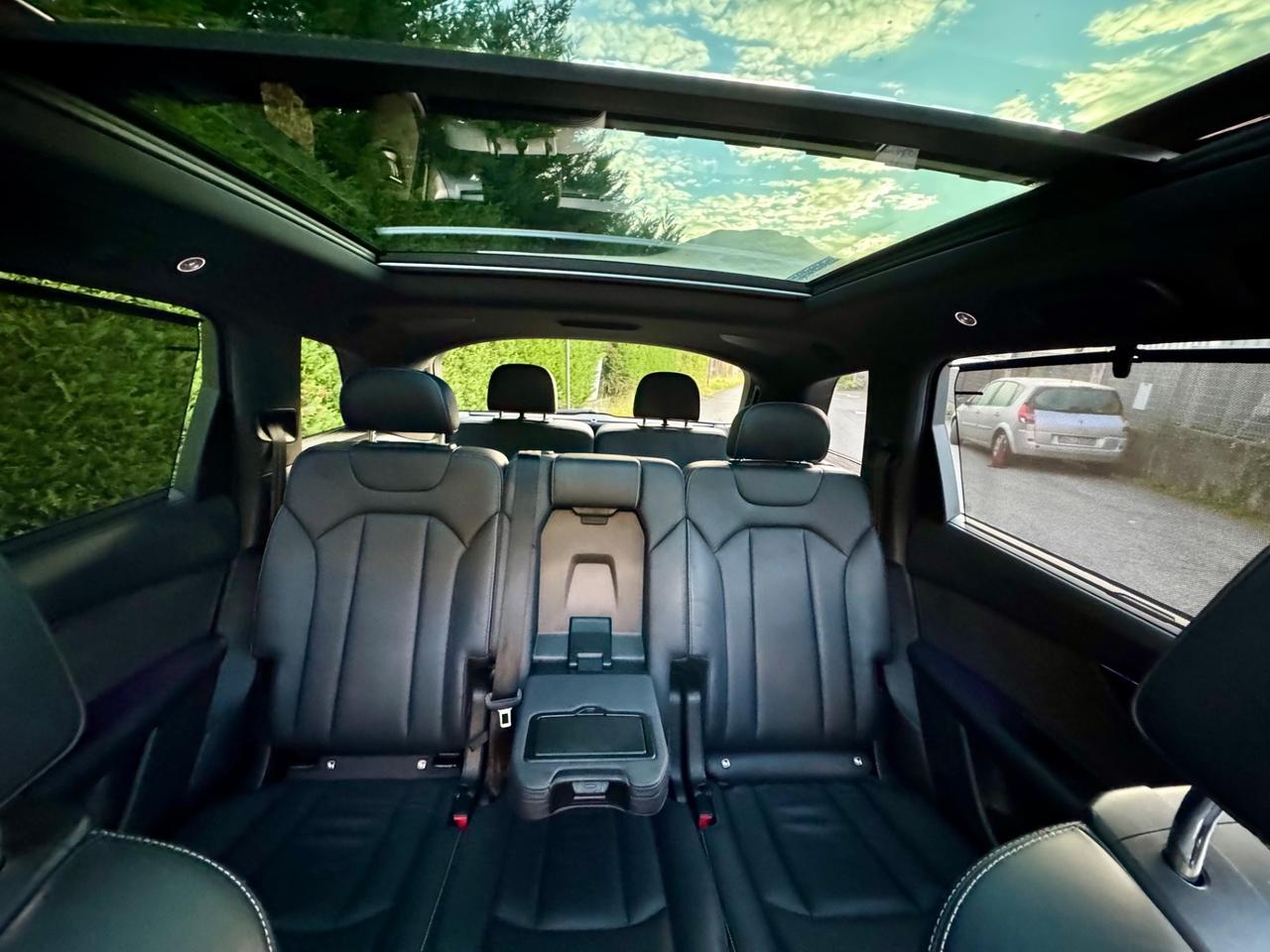 Audi Q7 S-Line Quattro 7 Posti