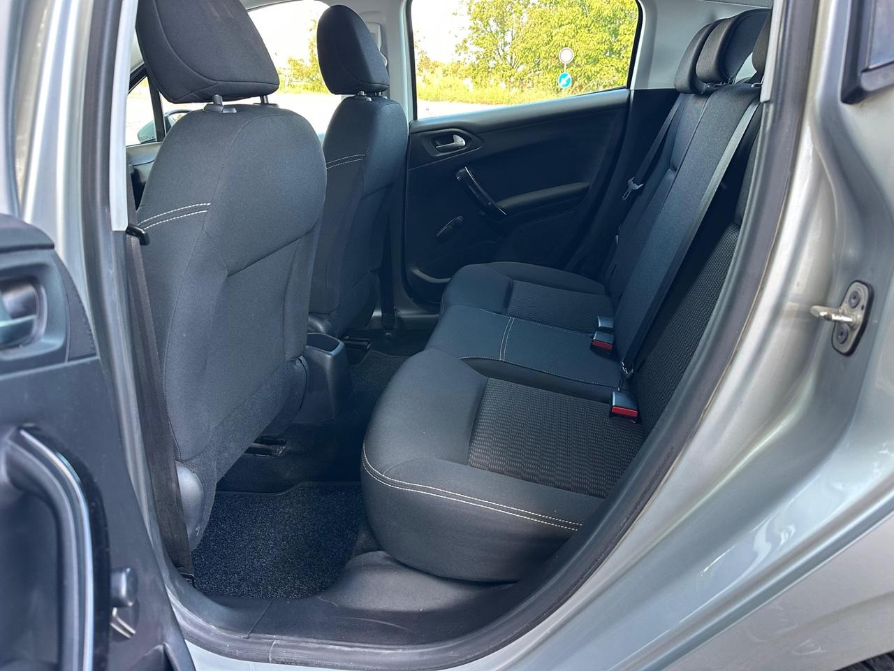 Peugeot 208 BlueHDi 1.4 75 5 porte Allure neopatentati