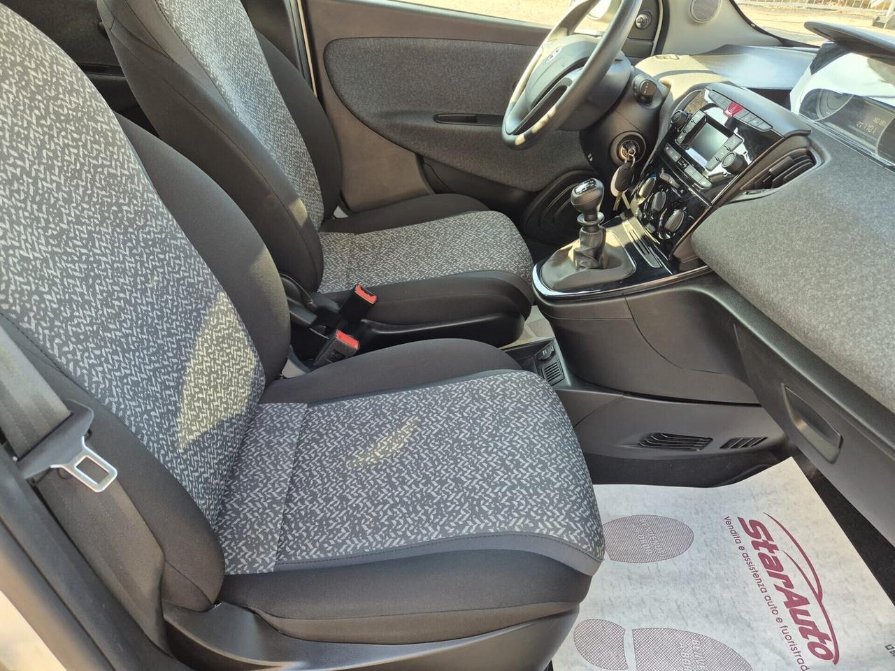 Lancia Ypsilon 1.0 FireFly 5 porte S&S Hybrid Silver