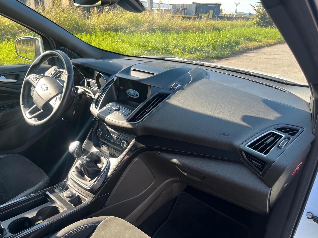 Ford Kuga 1.5 TDCI 120 CV 2WD ST-Line