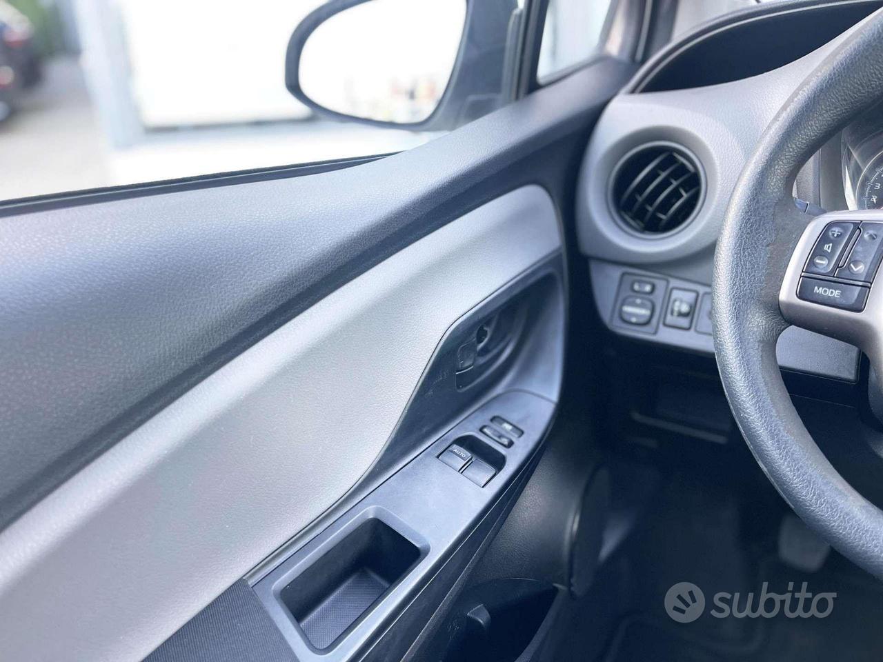Toyota Yaris 1.0 Benzina 69CV E6 Neo - 2015
