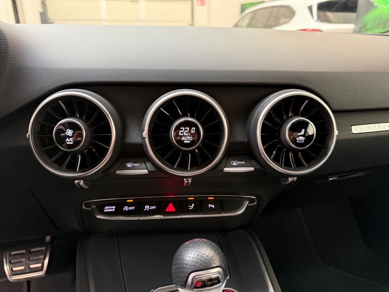 Audi TT TTS Roadster TFSI quattro S tronic