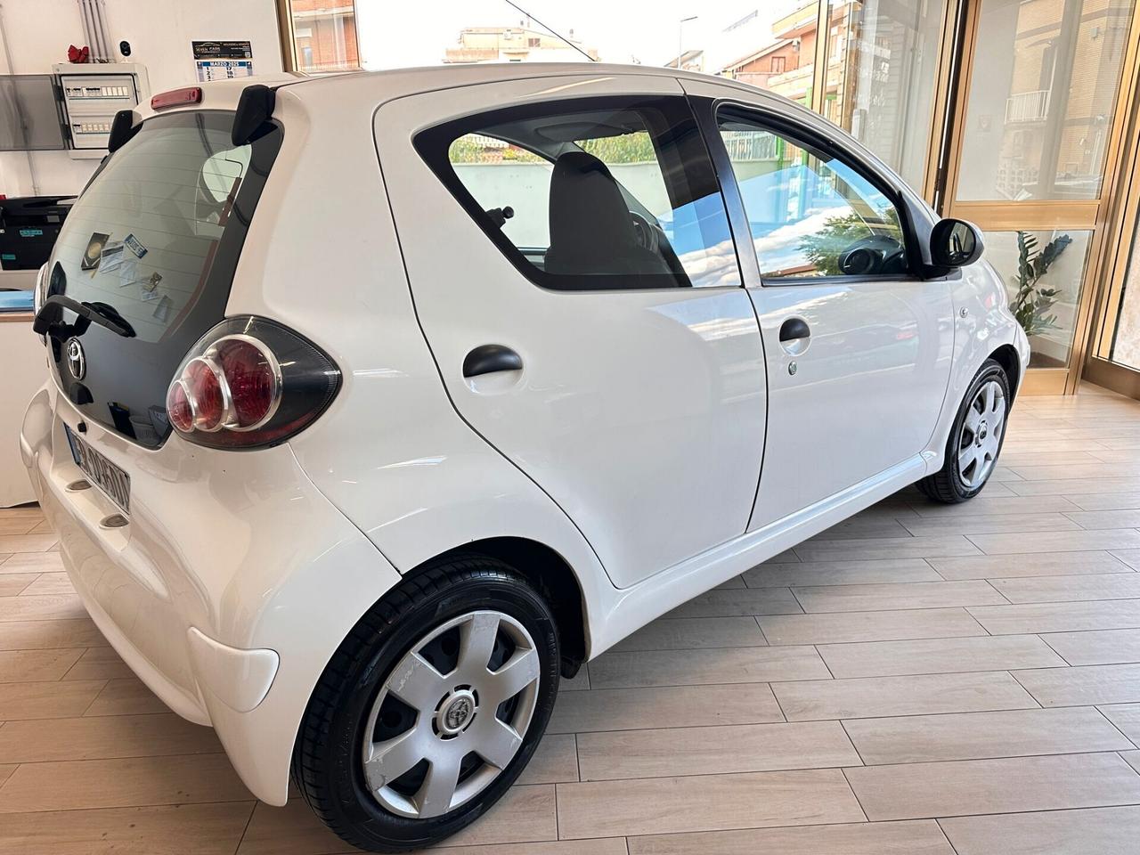 Toyota Aygo 1.0 12V VVT-i 5 porte Lounge Connect