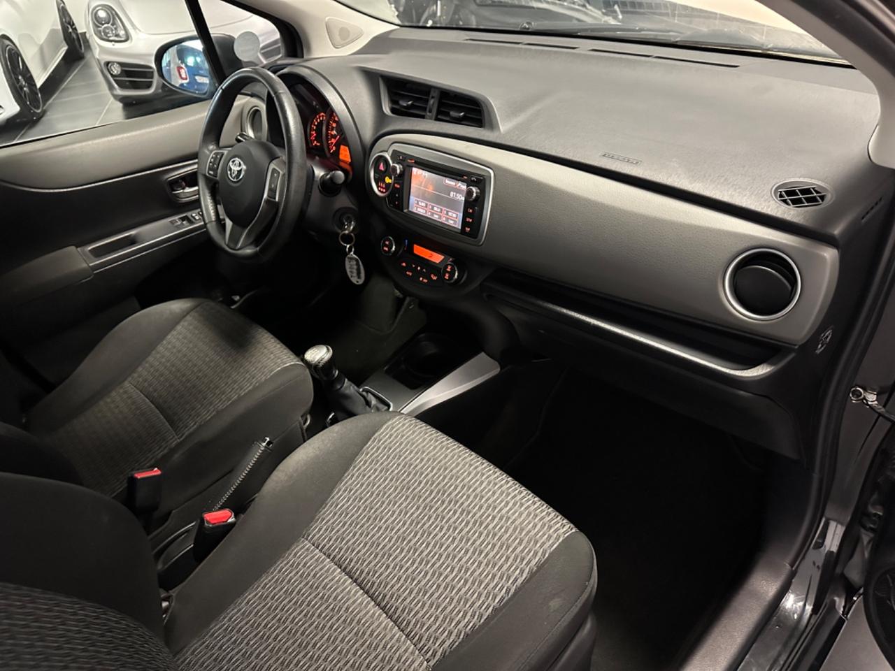 TOYOTA YARIS 1.0 NEOPATENTATI 69CV GARANZIA UNIPRO