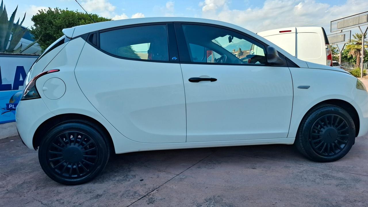 Lancia Ypsilon 1.2 69 CV 5 porte GPL Ecochic Elefantino Blu--- PER NEOPATENTATI