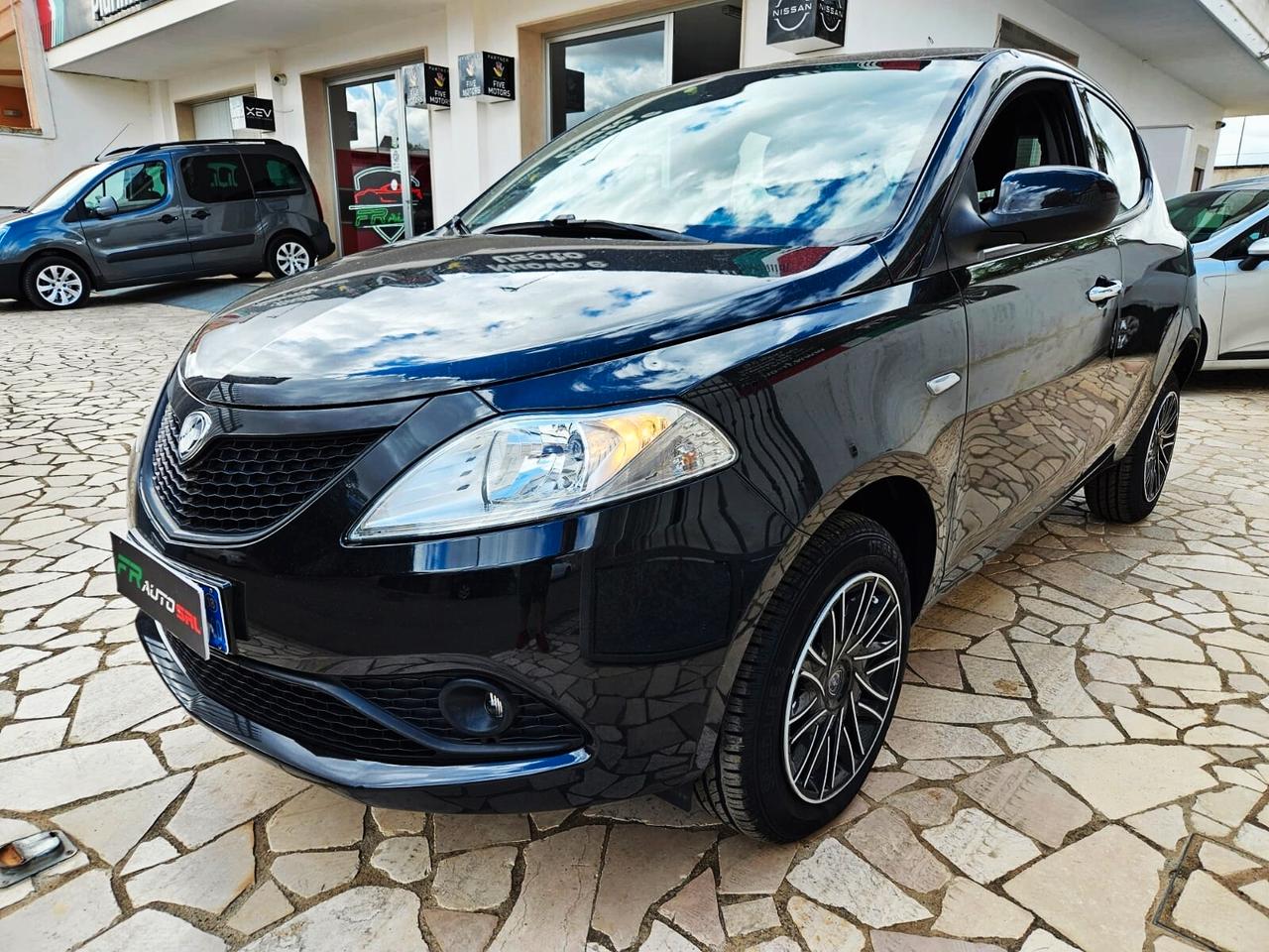 Lancia Ypsilon 0.9 TwinAir 85 CV 5 porte Metano Ecochic Elefant.Blu