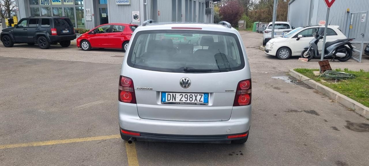 Volkswagen Touran 2.0 Conceptline Ecofuel POSTI 7