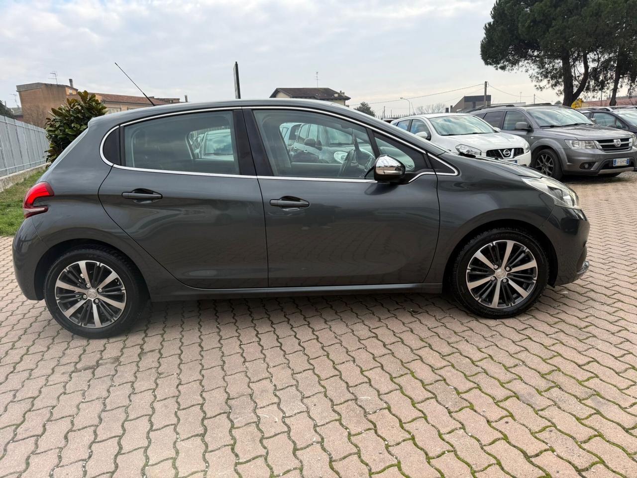 Peugeot 208 BlueHDi 75 5 porte Allure