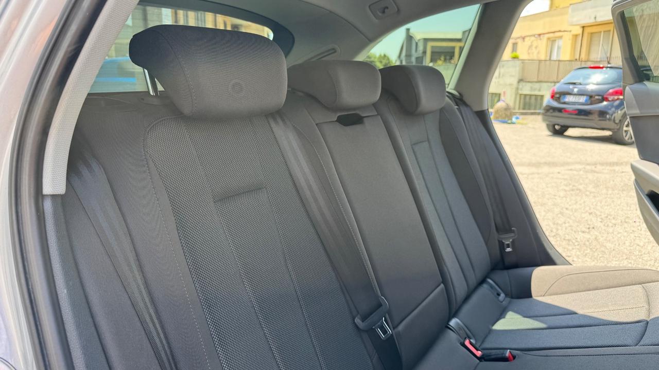 Audi A4 Avant 35 TDI/163 CV S tronic Business Advanced