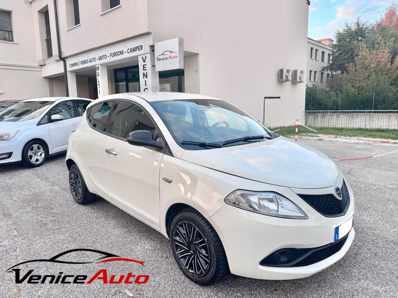 Lancia Ypsilon 1.2 69 CV 5 porte S&S Platinum