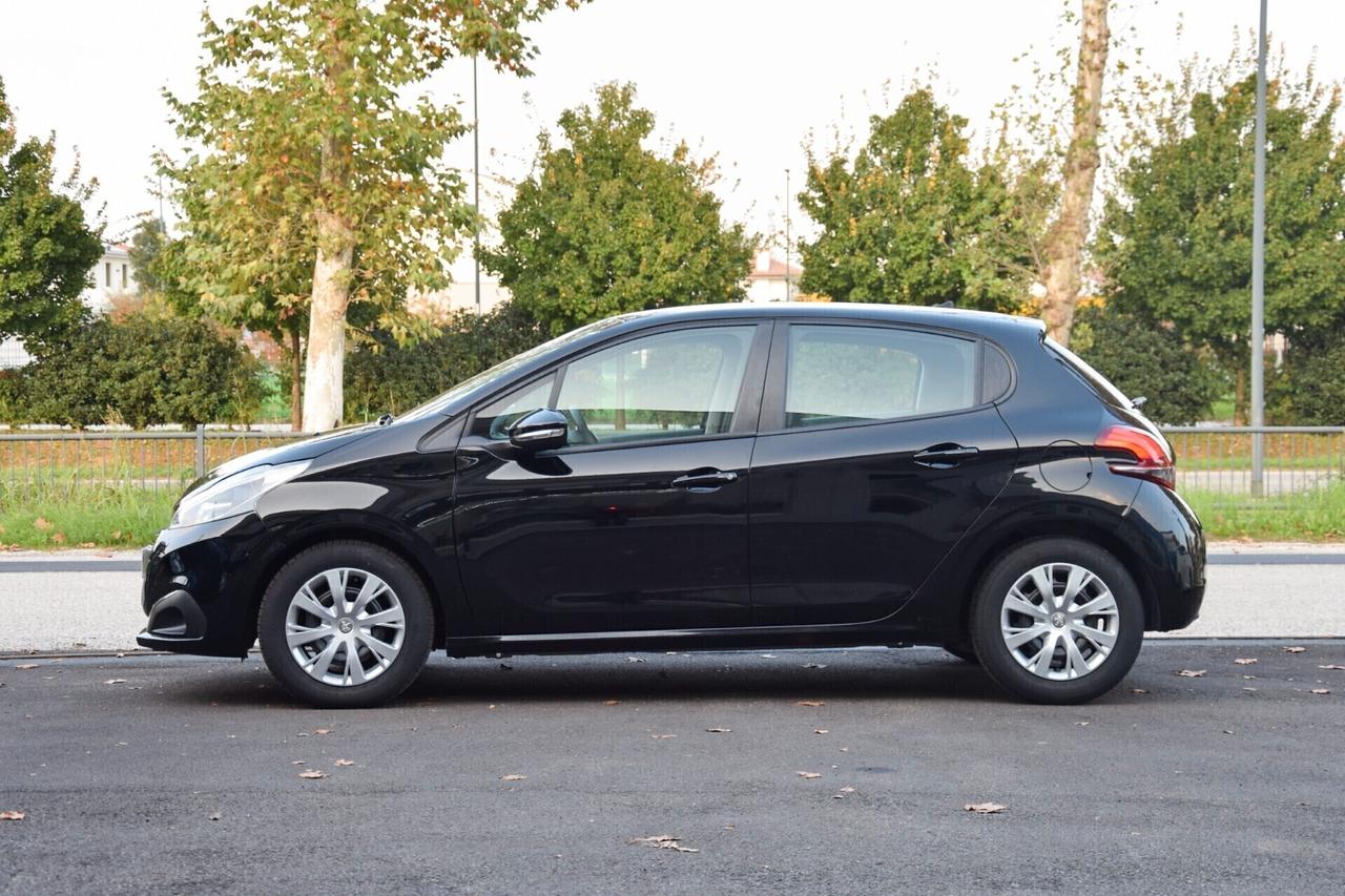 Peugeot 208 benzina 5 porte neopatentati