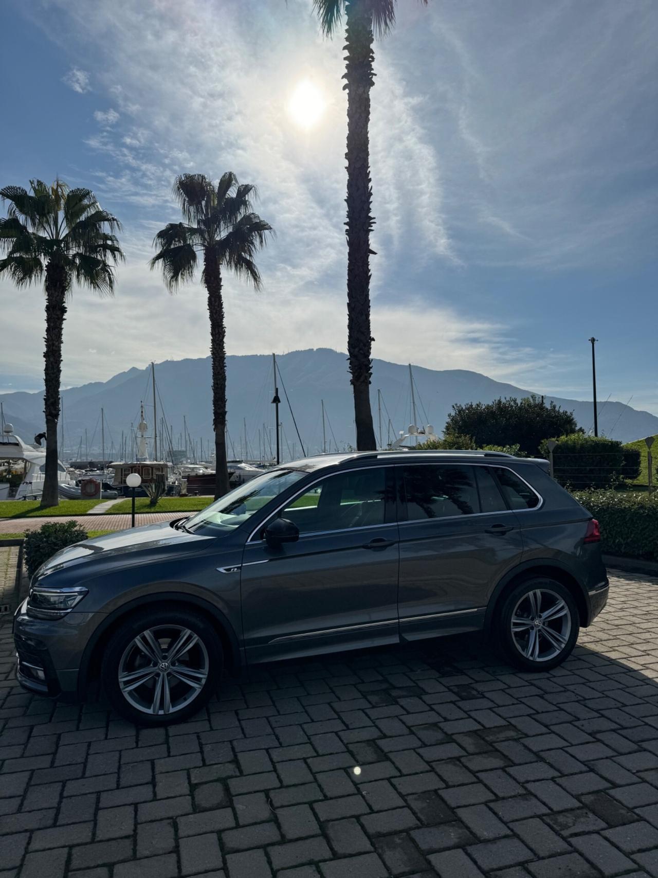Volkswagen Tiguan R-LINE 2.0 TDI 150 cv DSG