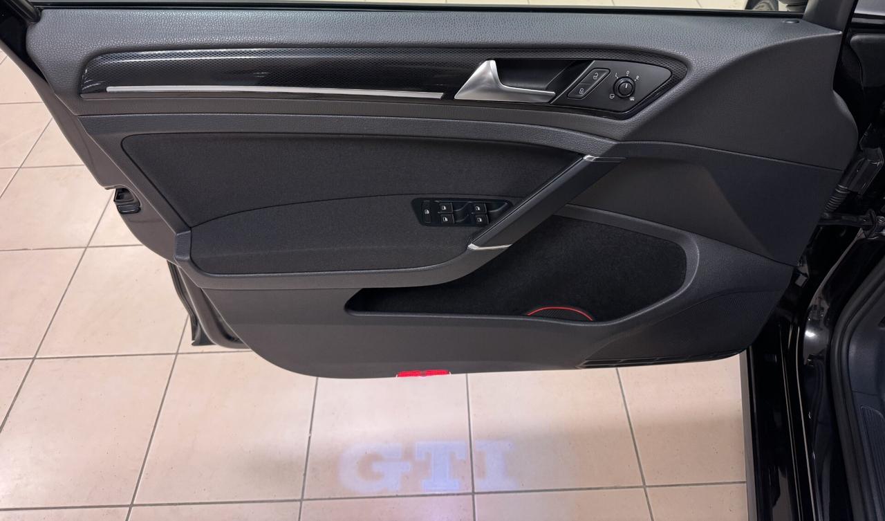 Volkswagen Golf 1.4 TSI 140 CV DSG GTI
