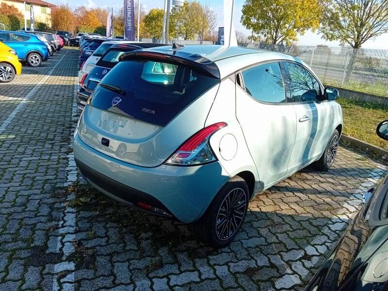 Lancia Ypsilon 1.0 FireFly 5 porte S&S Hybryd Gold