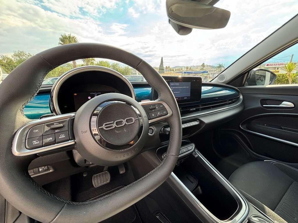 Fiat 600 Hybrid 110 CV DCT MHEV 2025 / KM 19.000 Tua a solo 215 Euro al mese