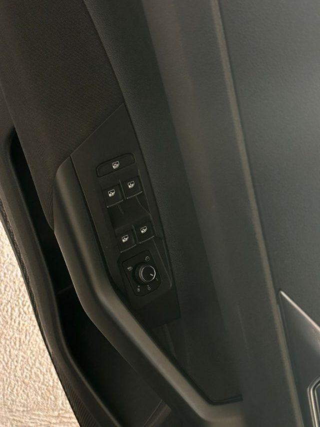 VOLKSWAGEN Polo VI 1.0 R-LINE