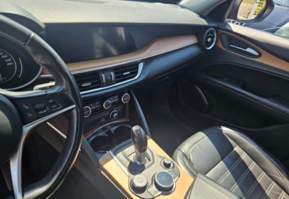Alfa Romeo Stelvio 2.2 Turbodiesel 180 CV AT8 RWD Super