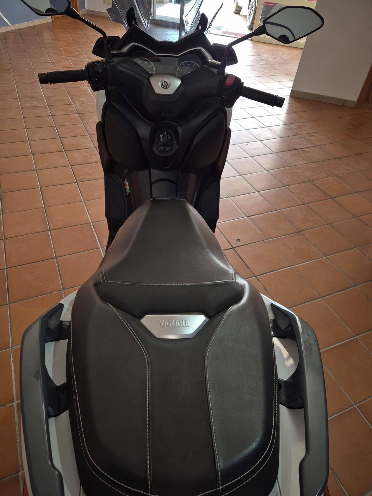 Yamaha X-Max 300 BASE