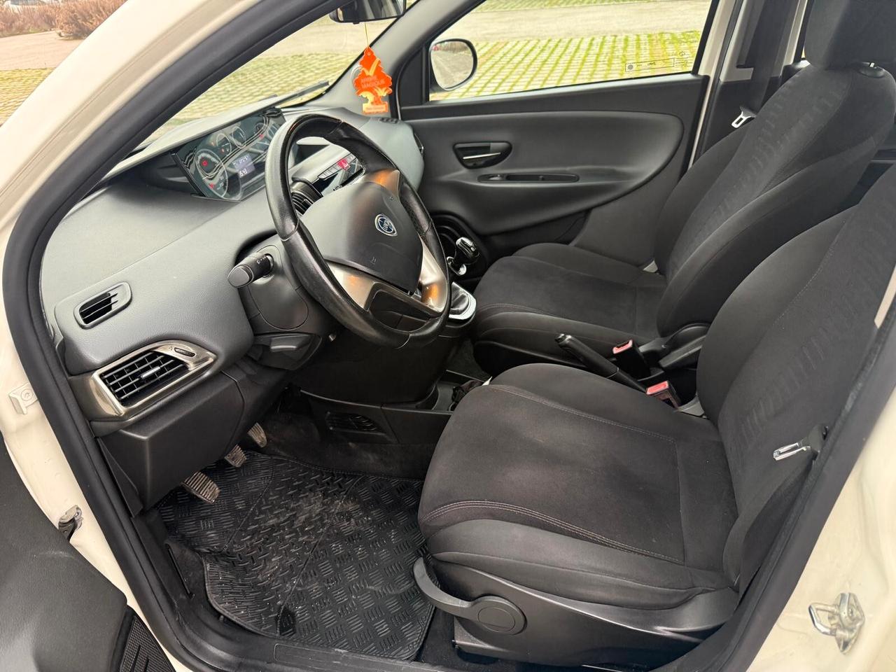 Lancia Ypsilon 0.9 TwinAir 85 CV 5 porte Metano Ecochic Gold