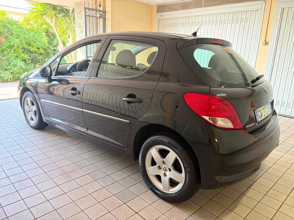 Peugeot 207 1.4 HDi 70CV 5p.