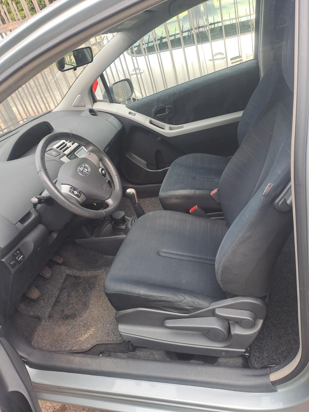Toyota Yaris 1.0 5 porte