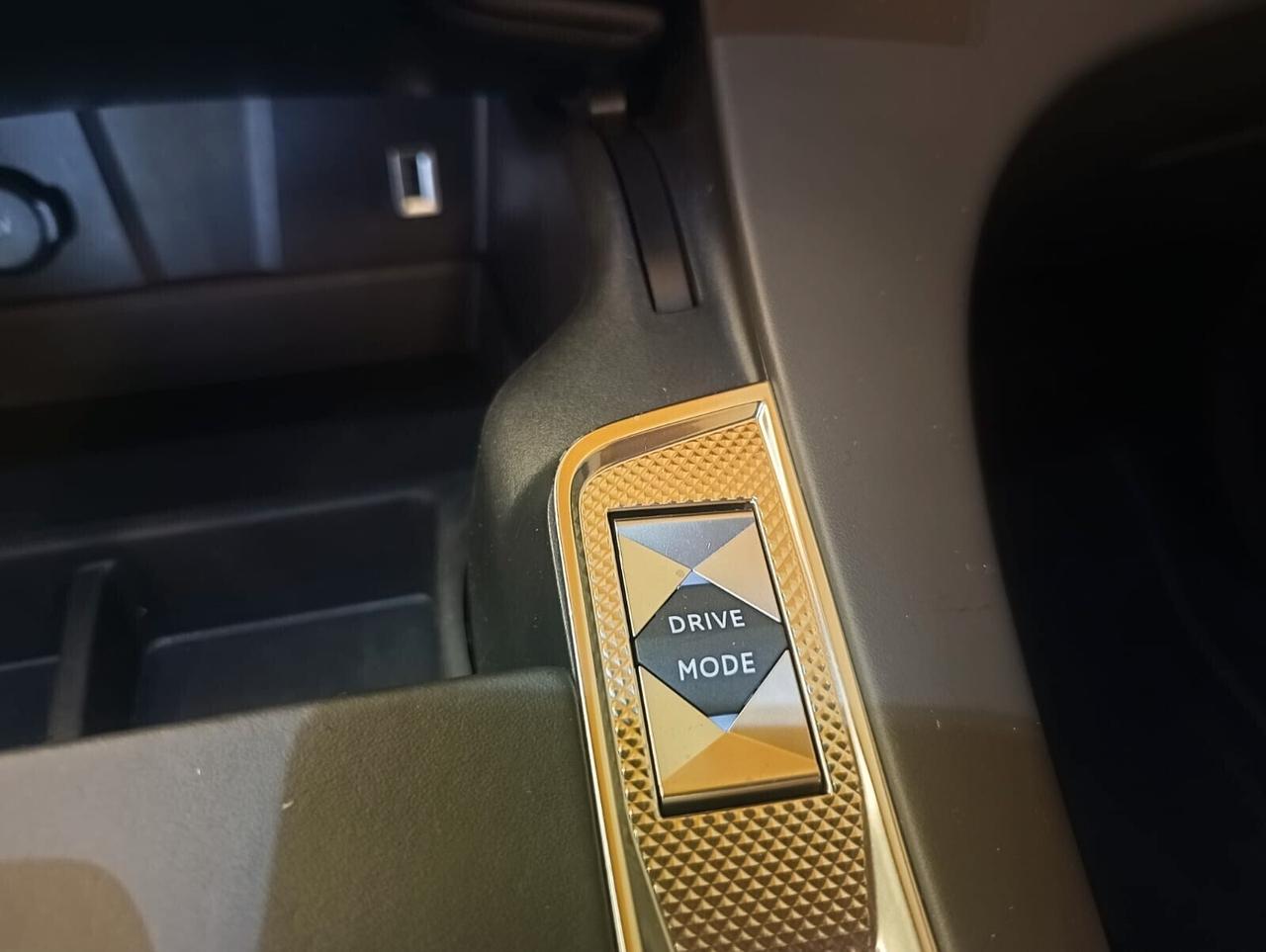 DS DS7 Crossback 1.6 E-Tthense Plug-In Hybrid 4×4 Ligne Noire