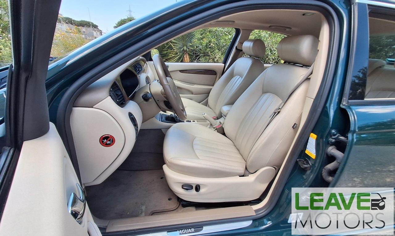 Jaguar X-Type 2 litri V6 Executive (M1540)