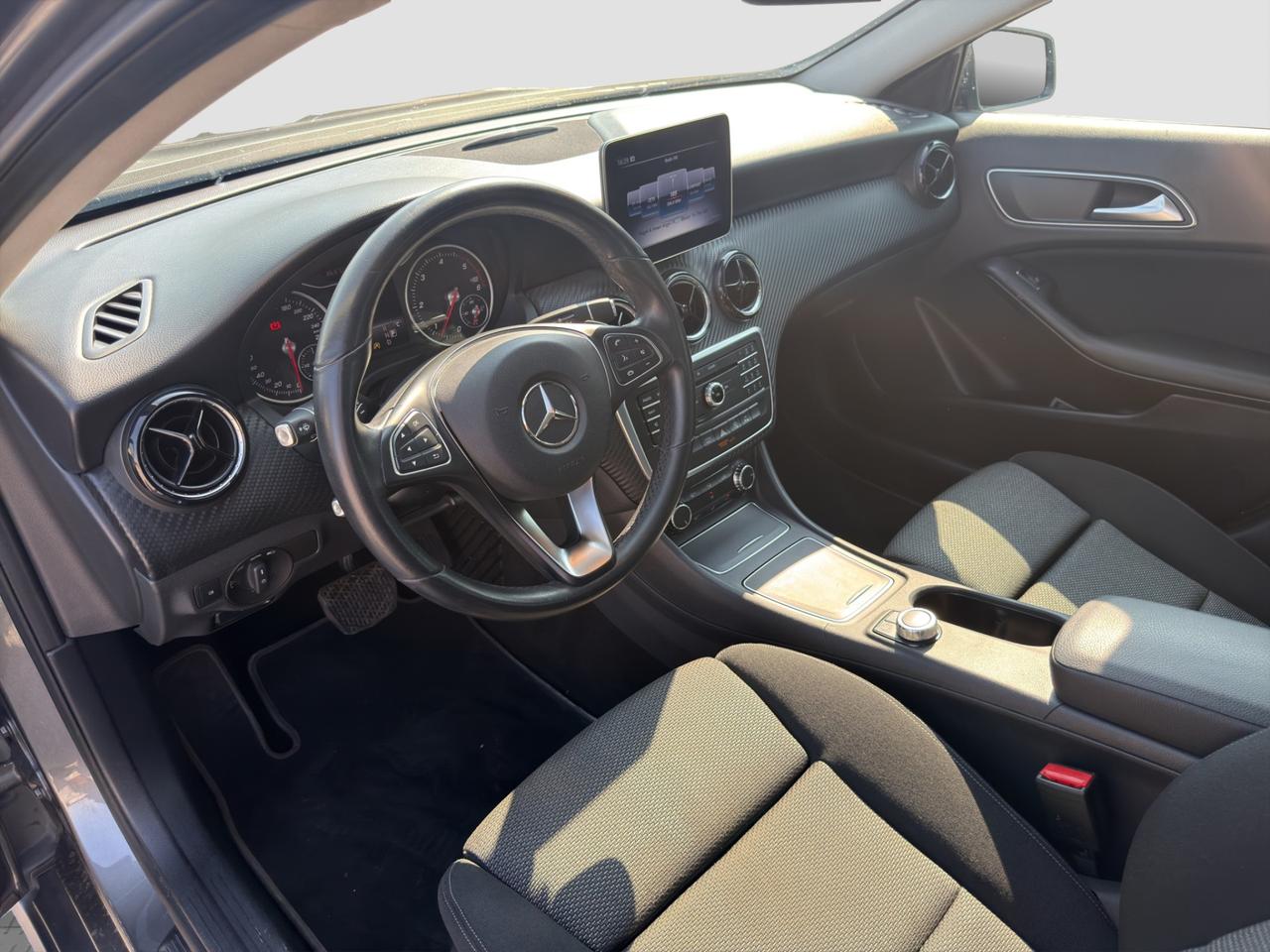 MERCEDES Classe GLA (X156) GLA 200 d Automatic Business