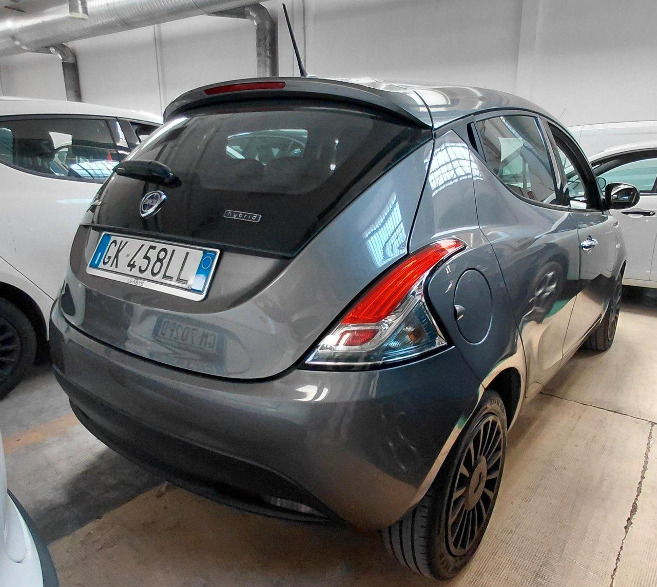 Lancia Ypsilon 1.0 70cv Firefly Hybrid S&S Silver