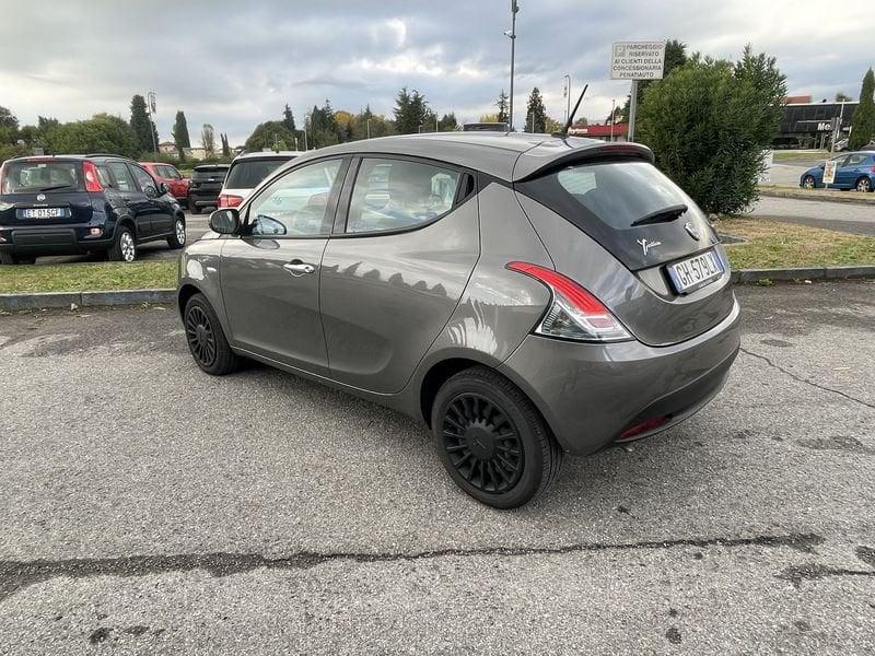 Lancia Ypsilon 1.0 FireFly 5 porte S&S Hybrid Silver