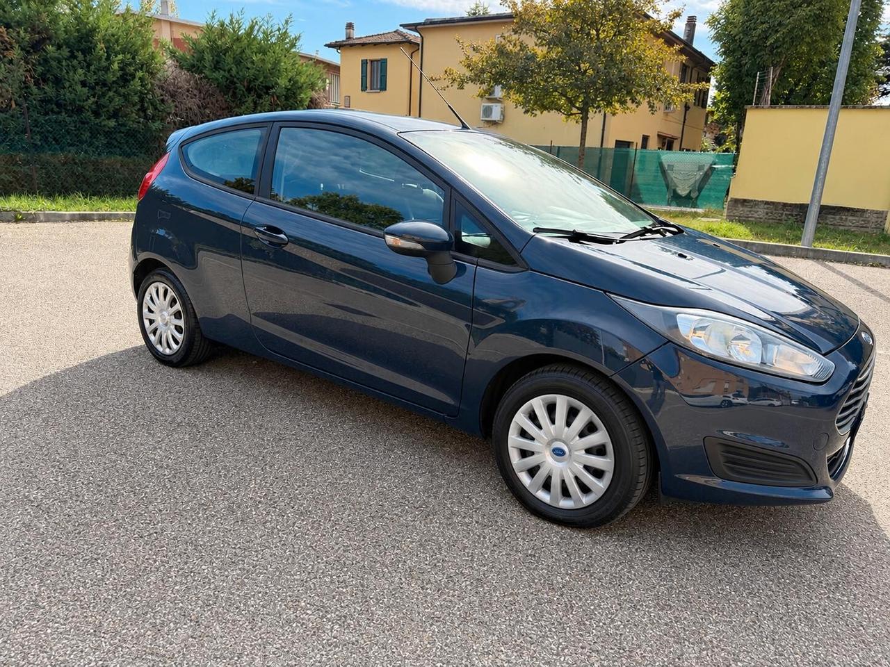 Ford Fiesta 1.5 tdci - NEOPATENTATI - 12 MESI DI GARANZIA -