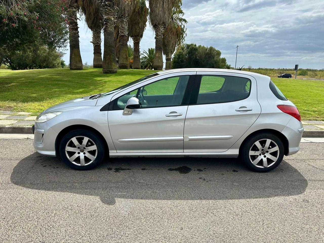 Peugeot 308 1.6 HDi 90CV- Neopatentati