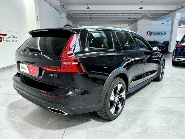 Volvo V60 Cross Country B4 (d) AWD automatico Plus