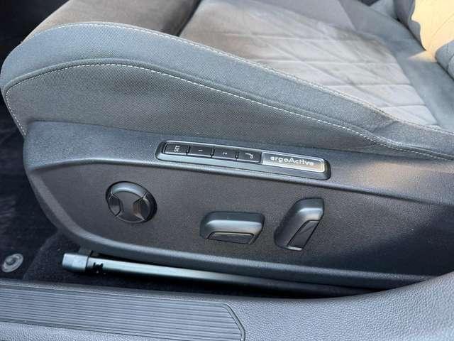 Volkswagen Golf Golf VIII 2020 1.5 tgi Style 130cv dsg