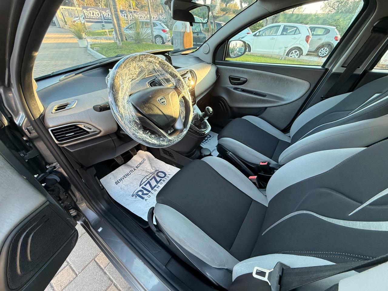 Lancia Ypsilon 1.2 69 CV 5 porte Gold